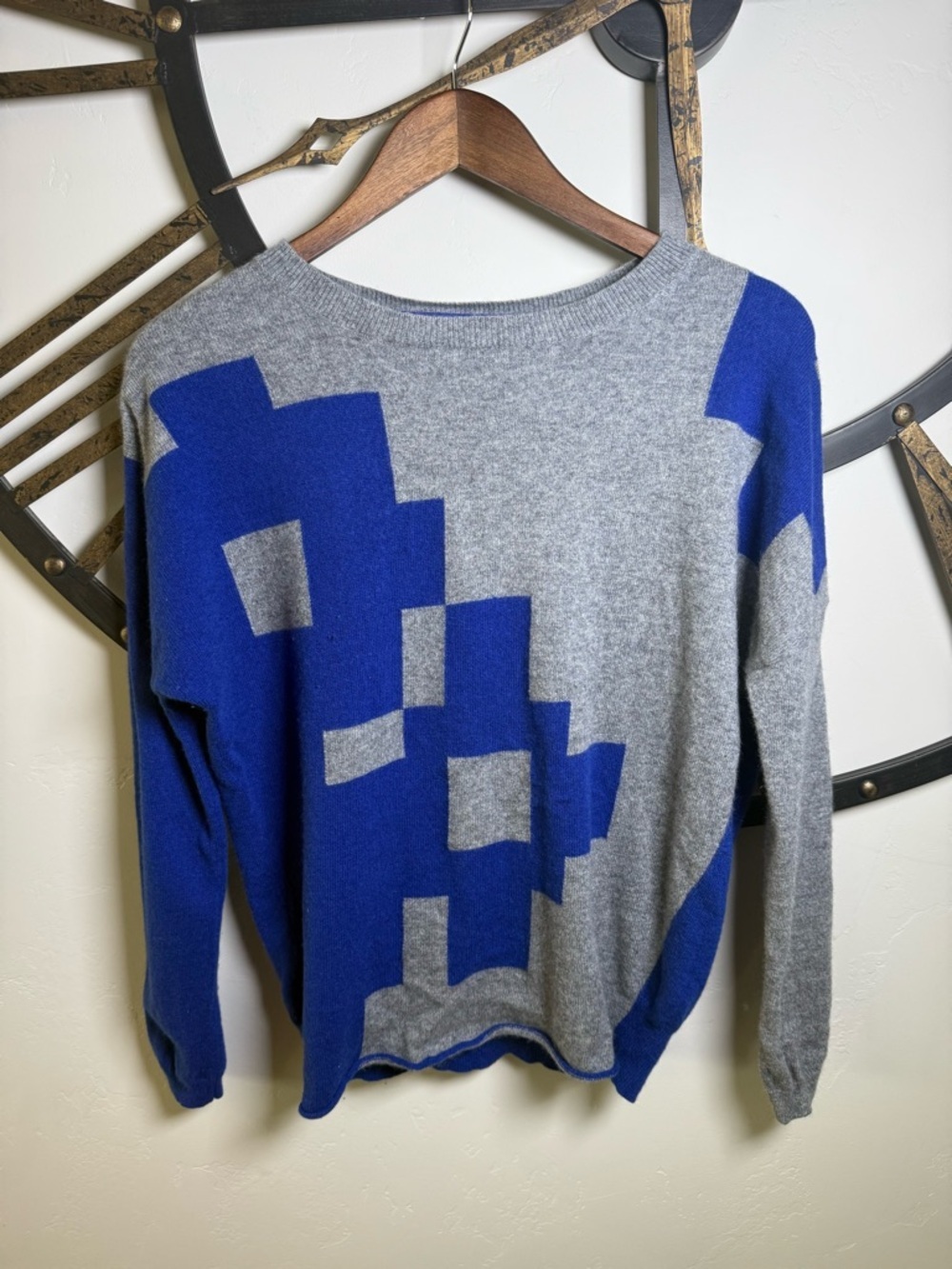 Loma London Women's Geometric Crewneck Sweater 100% Cashmere - Gray & Blue